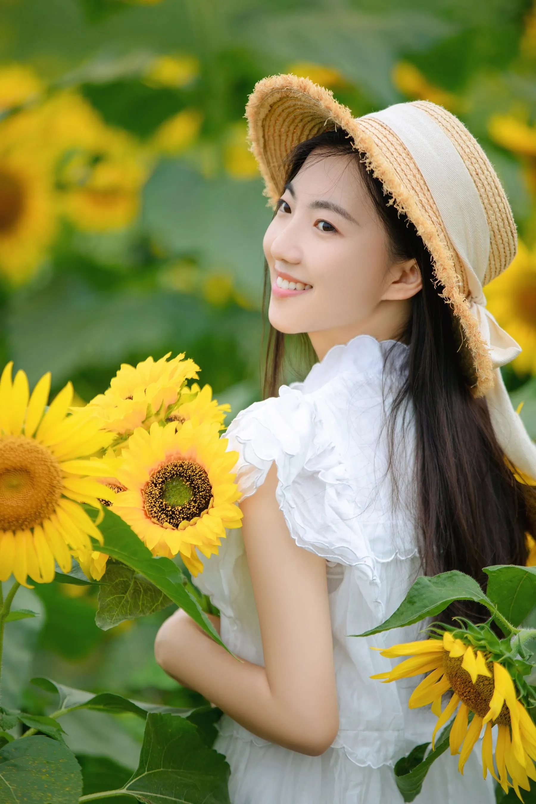 [YITUYU艺图语]2022.08.22 向日葵女孩 栗子 [22P]插图7